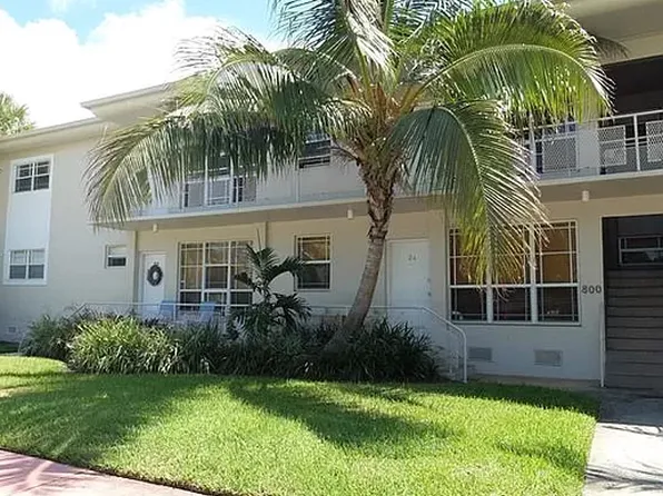 800 W 42nd St, Miami Beach, FL 33140
