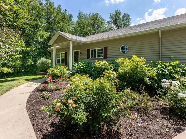 13612 Mueller Pkwy, Sherrill, IA 52073