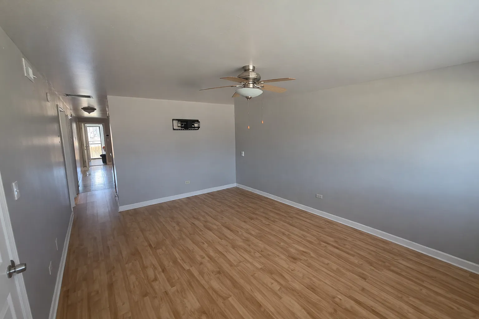 3 bed, 1000 sqft, $2,500 — Photo 2
