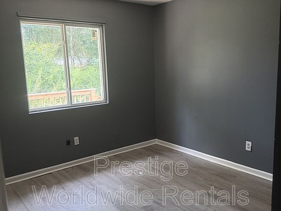 5th image of 4125 Sandfort Rd #J