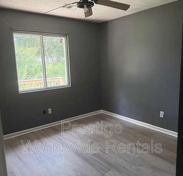 4125 Sandfort Rd #J — Photo 5
