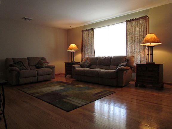 5th image of 27 W Depot St