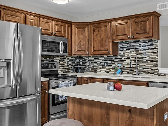 5th image of 905 S Main St APT G