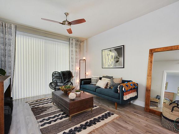 4th image of 7417 N Lamar Blvd