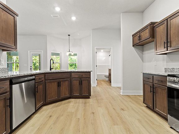 4th image of 1810 Praline Ln