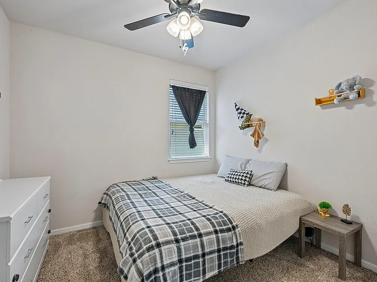 716 Killam Dr — Photo 15