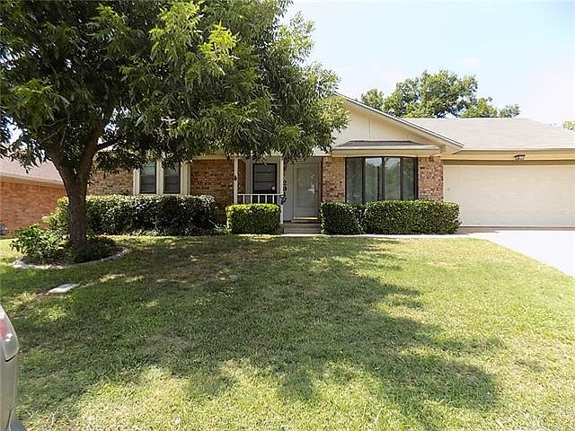 1st image of 2917 Stonecrest Dr