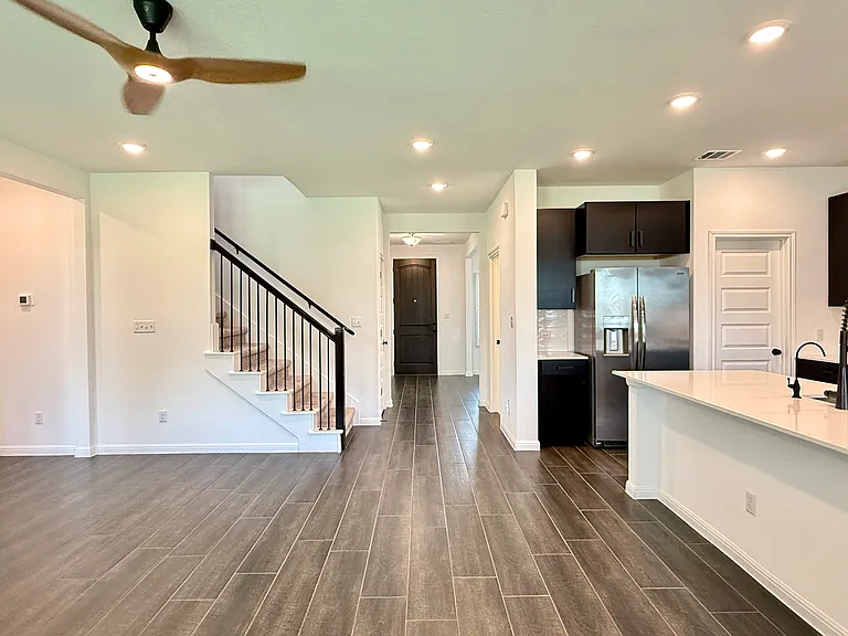 2609 Danbury Ln — Photo 2