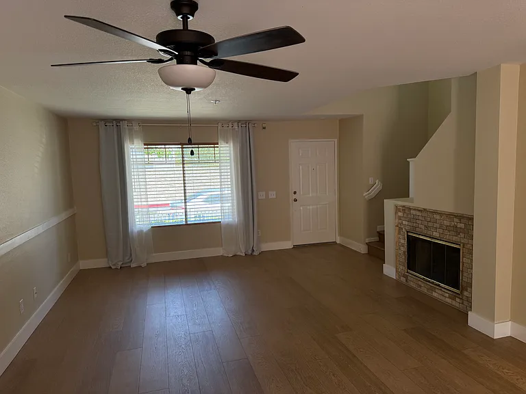 1010 E Chestnut St — Photo 7