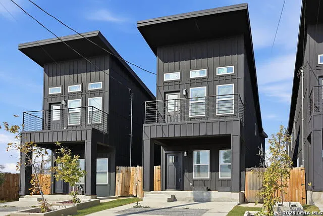 317 Porter St — Photo 2