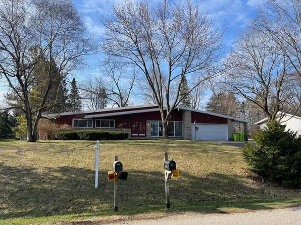 3155 Skyline DRIVE, Hubertus, WI 53033