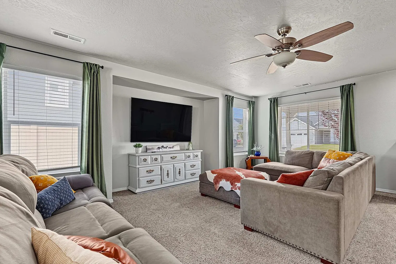 5 bed, 2.0 bath, 990 sqft, $15,846 — Photo 2