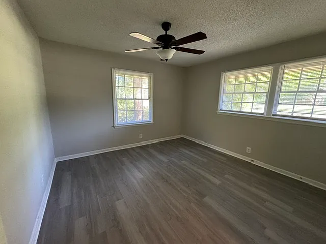 2534 Huntington Dr — Photo 6