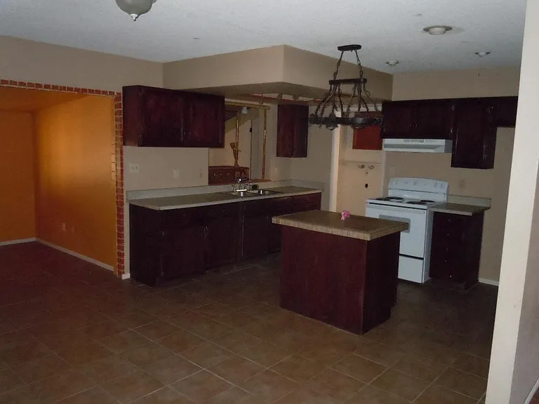 520 E Judi Dr — Photo 4