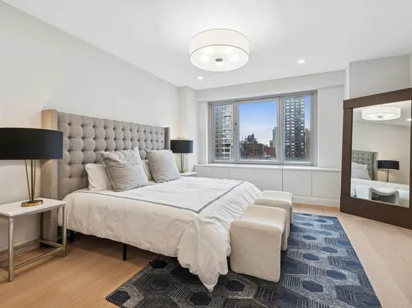 200 East 62nd Street image 2 of 11