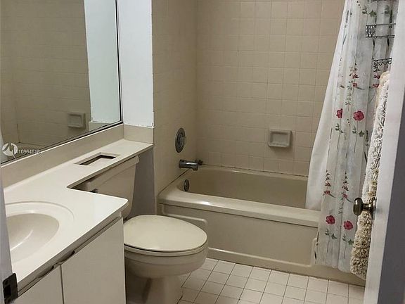 5th image of 18071 Biscayne Blvd APT 1802