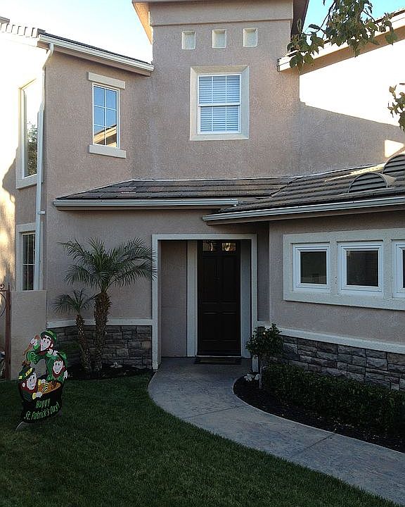 1st image of 403 Canyon Crest Dr
