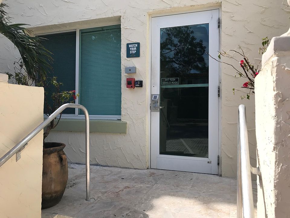 1st image of 1001 W 46th St #105