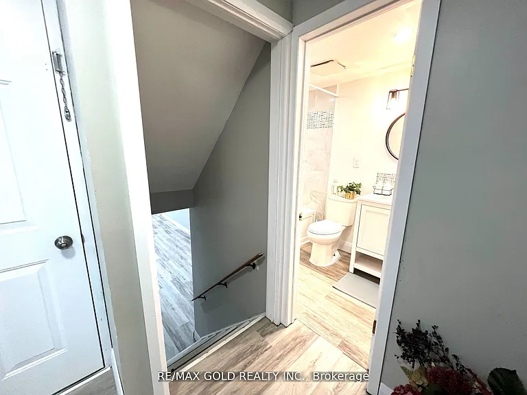 156 Mooregate Cres #LOWER — Photo 5