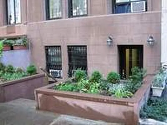 Rented by Camhi NYC Realty Inc | media 32