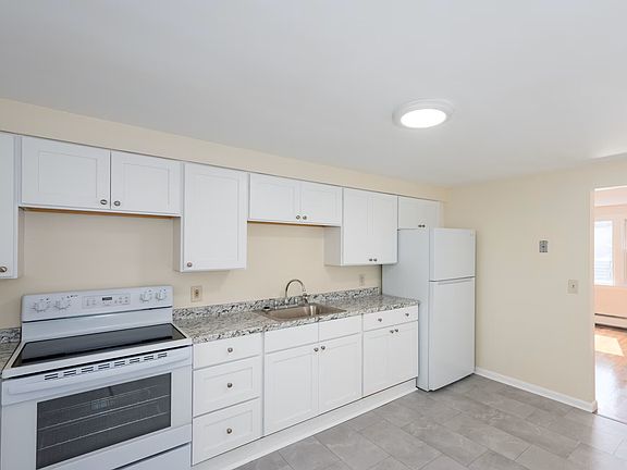 4th image of 2 Lincoln St #204