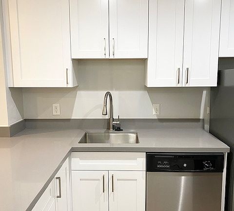 5th image of 1555 W Hillsdale Blvd