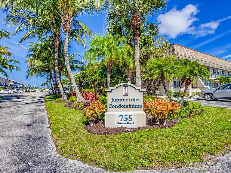 755 Saturn St #G202 — Photo 5