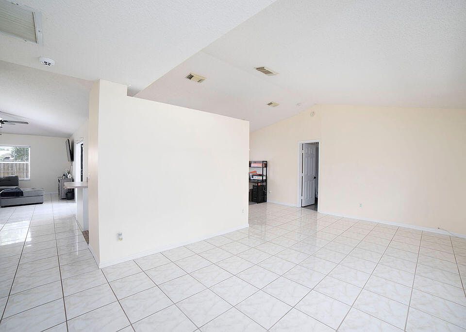 1st image of 486 SW Souris Avenue