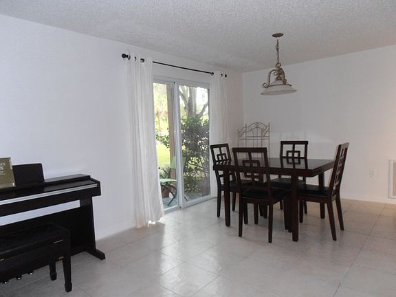 5th image of 5026 Water Oak Dr APT 112