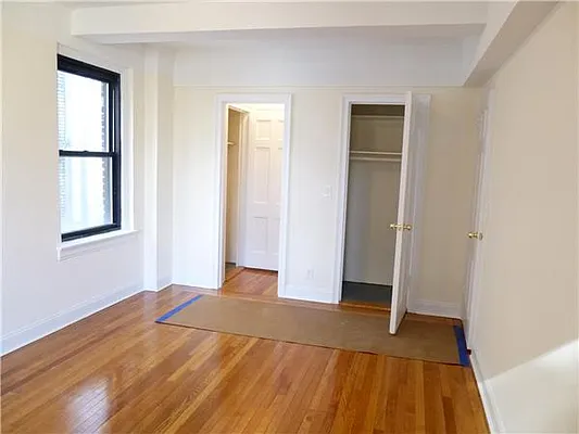 Rented by Siderow Residential Group | media 25