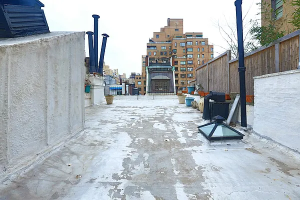 Rented by Keller Williams NYC | media 19