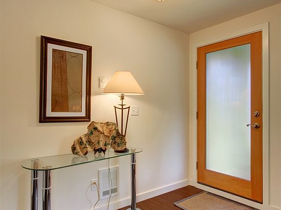 4th image of 14704 Manor Way