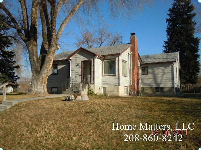 LOWER UNIT OF THIS HOUSE
