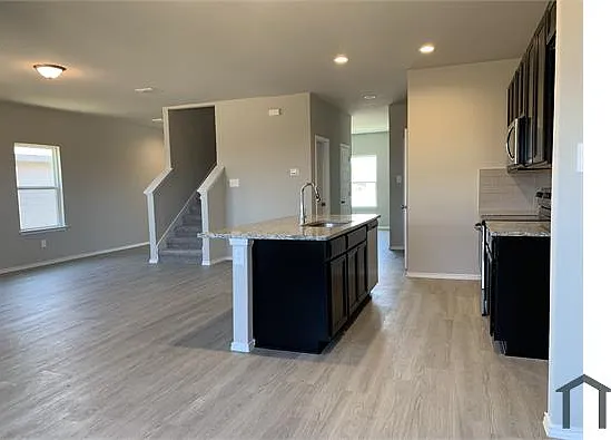 721 Peak Pl — Photo 3