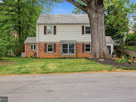 2nd image of 1613 N Springwood Dr