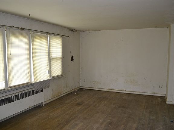 5th image of 604 Isaacs Ave