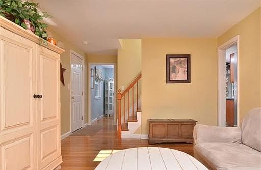 4th image of 15 Idlewell St