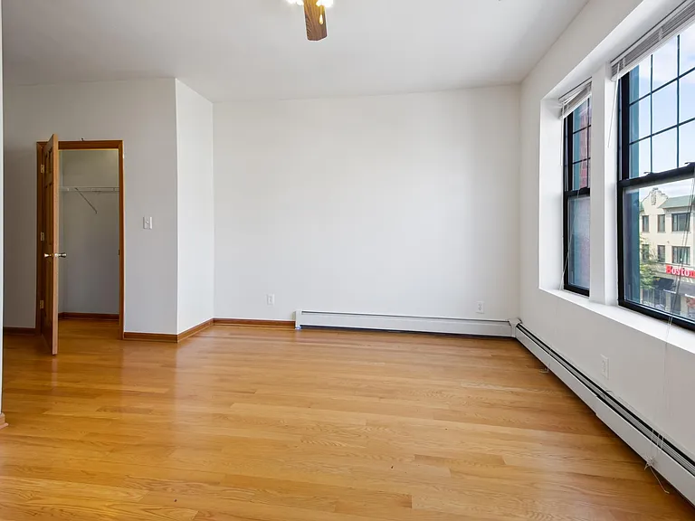 1435 E 53rd St #3E — Photo 12