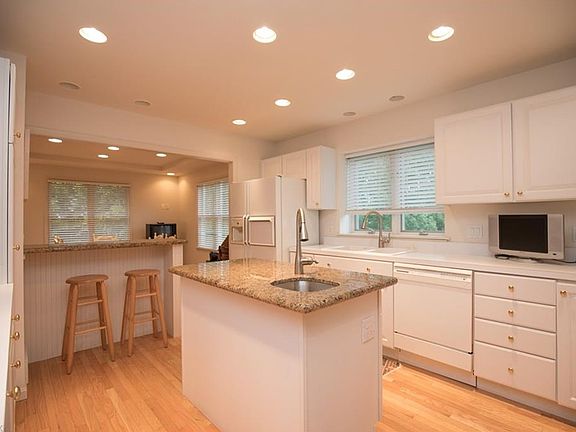4th image of 818 Woodfield Ct Unit 818