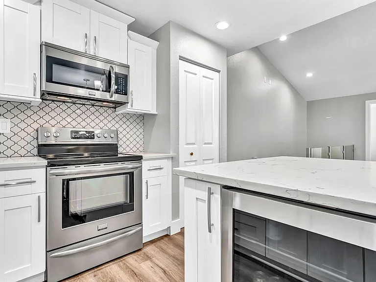5684 Baywater Dr — Photo 10