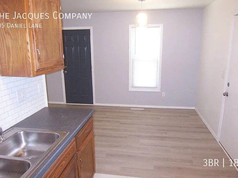 605 Daniel Ln — Photo 10