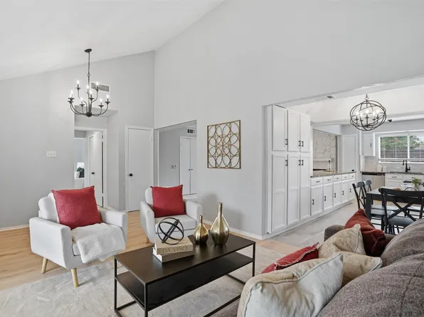 5017 Roundtable Ln, Garland, TX 75044