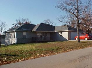 21078 Lacombe Rd, Waynesville, MO 65583