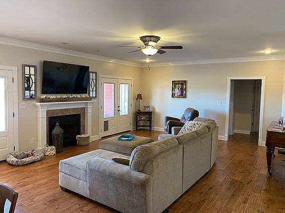 5th image of 1001 Twin Pines Cir