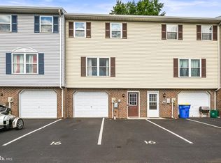16 Pine Dr, Manchester, PA 17345