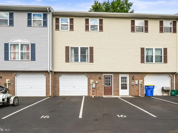 16 Pine Dr, Manchester, PA 17345