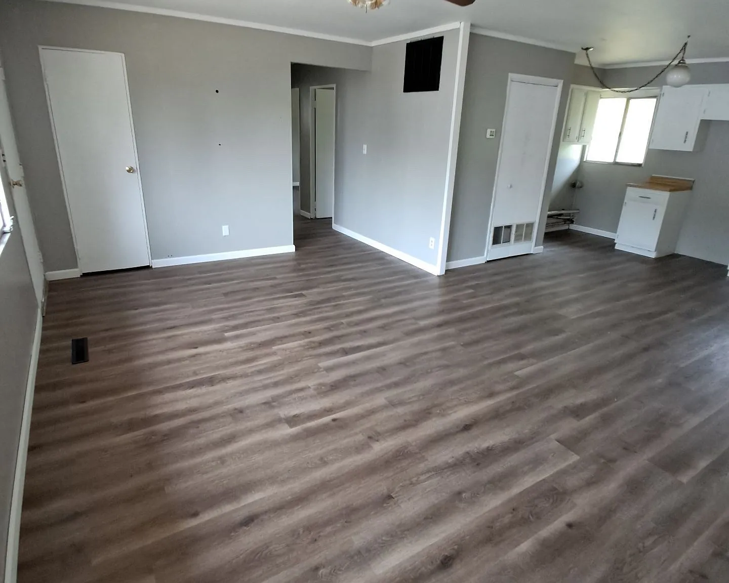 3 bed, 864 sqft, $885 — Photo 1