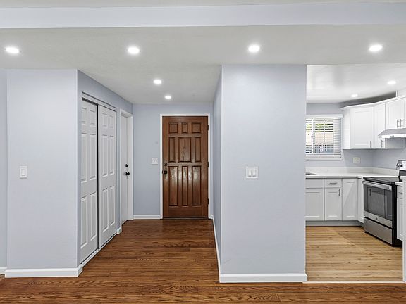5th image of 598 Oakwood Dr