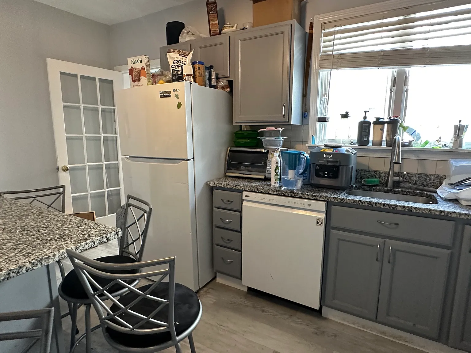 6 bed, 9999 sqft, $7,200 — Photo 2
