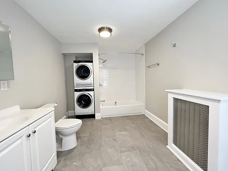 130 E Chestnut St — Photo 20